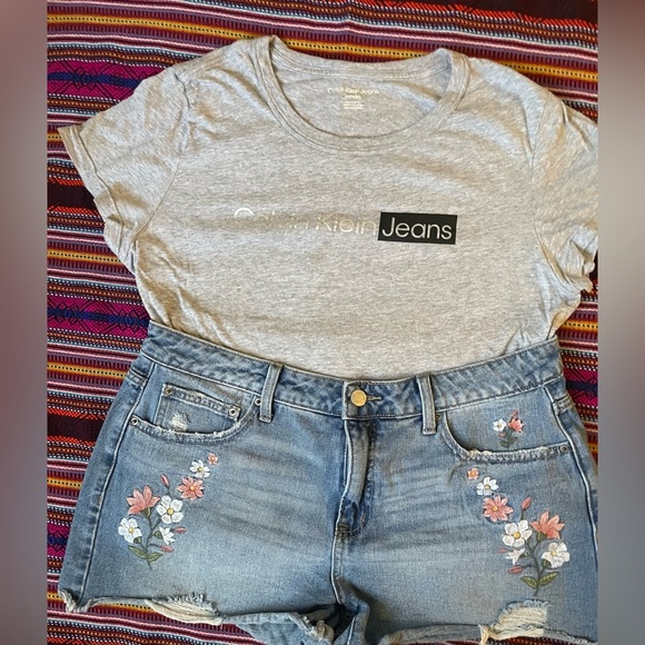 Calvin Klein Top,Calvin Klein Gray Logo Tee - Picture 4 of 9